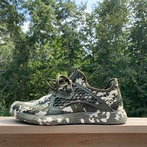 Unisex Athletic Running Shoes - Digital Camo